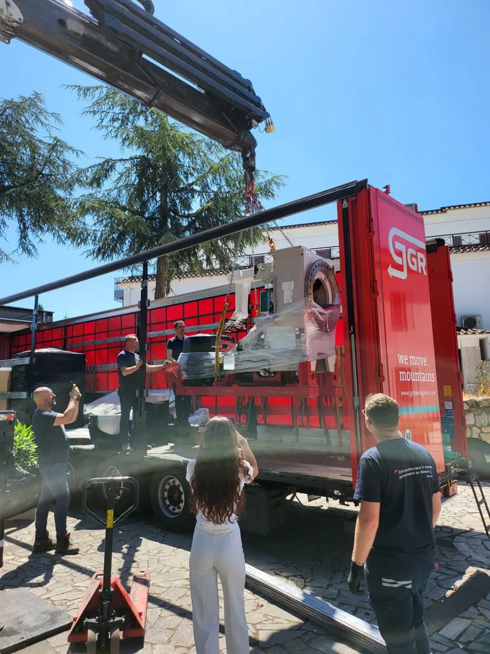 Crane and handling preparations outside — INI Group Hospital, Rome, Italy