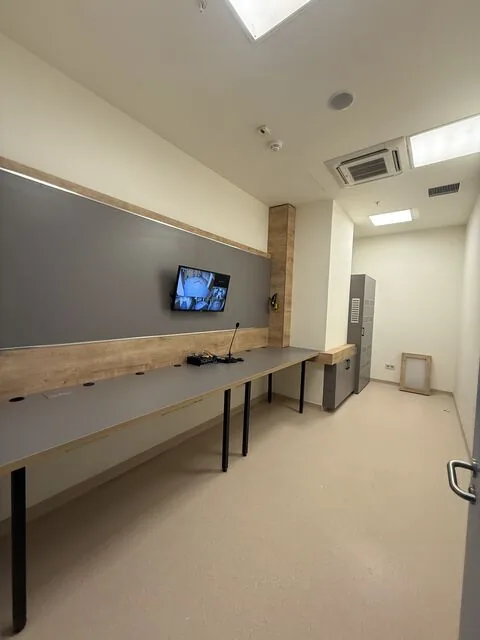 Work desk, cabinets and wall-mounted screen — Eskişehir