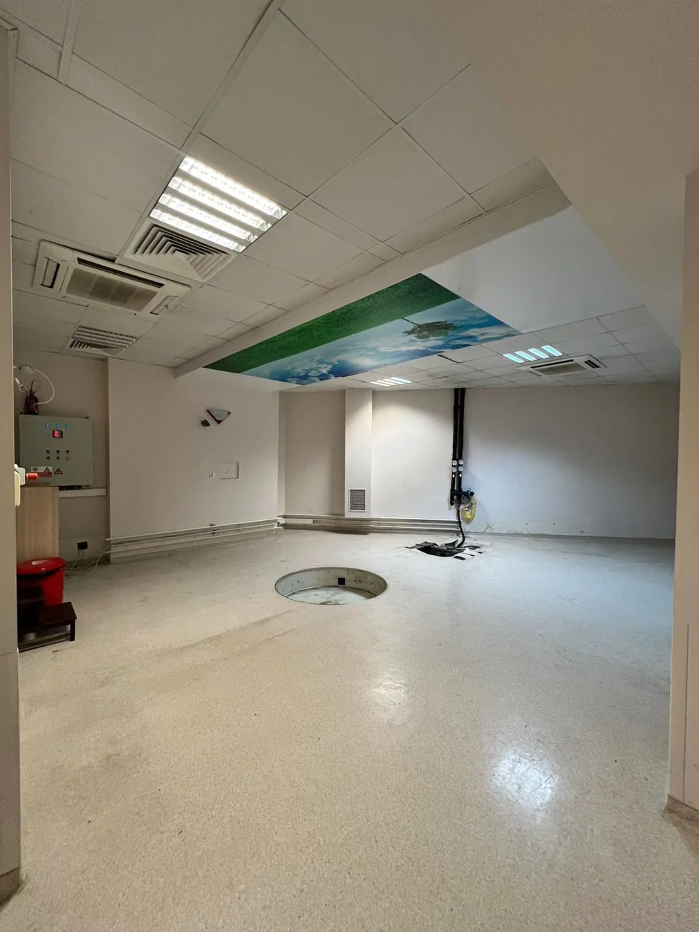 Treatment room after equipment removal — Medical Park Gebze Hospital, Kocaeli, Turkey