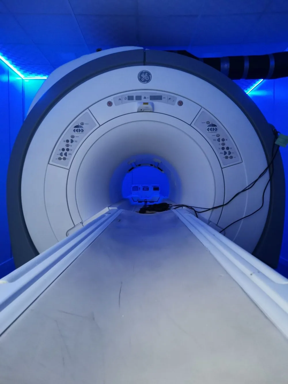 MR cihazı ve hasta masası — Kızılay Konya Hastanesi, Türkiye
