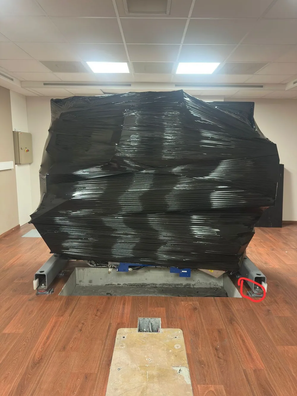 Wrapped equipment component in the room — Centre Antoine Lacassagne, France
