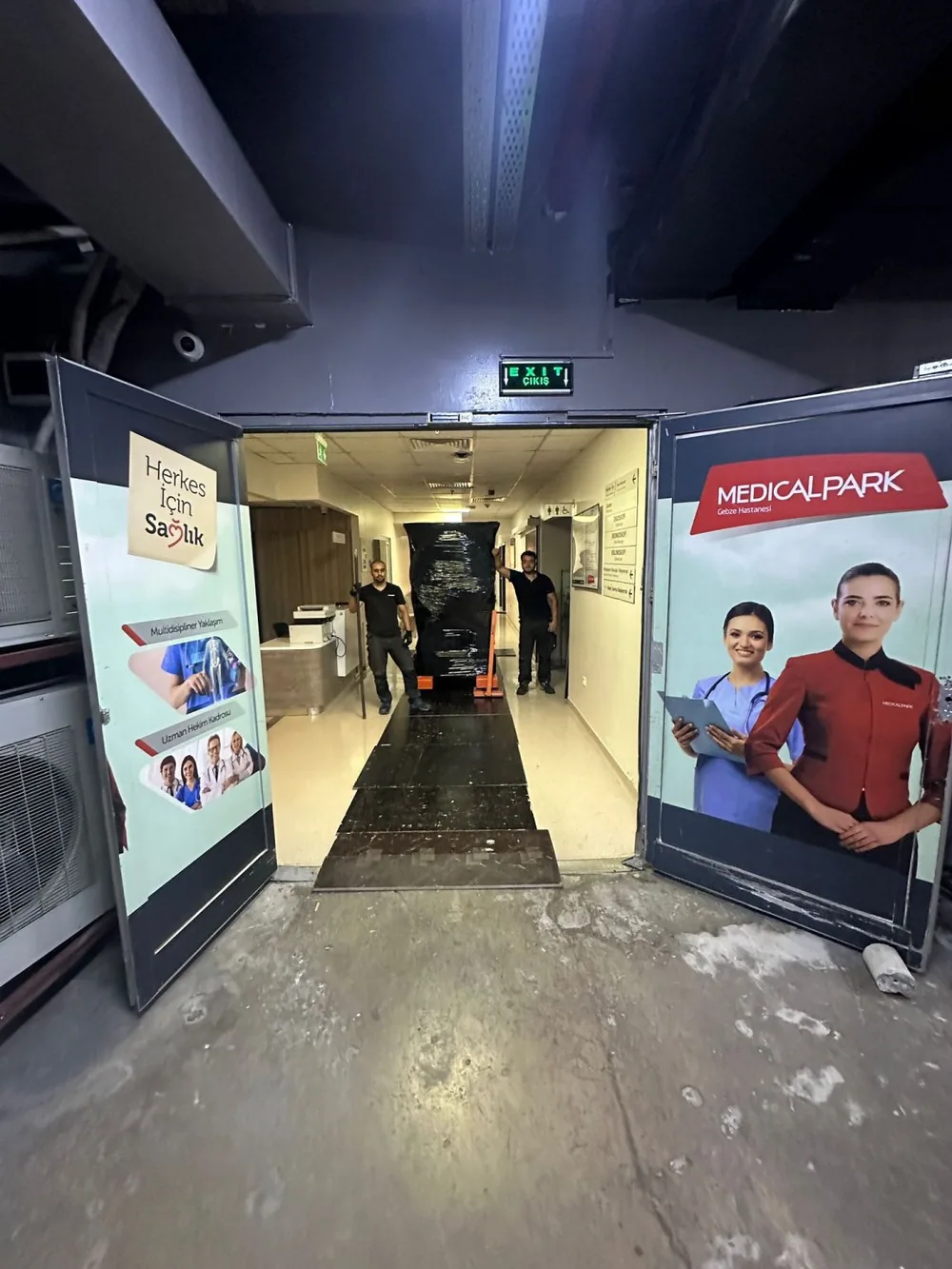 Corridor passage at the hospital entrance — Medical Park Gebze Hospital, Kocaeli, Turkey