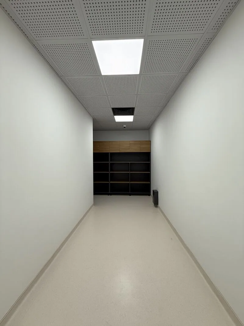 Room connection and open-shelf storage area — Beykent, İstanbul