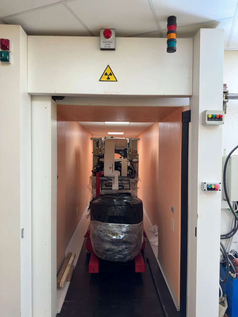 Equipment component on the room access route — INI Group Hospital, Rome, Italy
