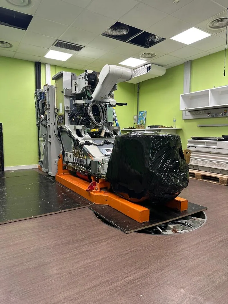 Partly wrapped LINAC on an orange transport frame — Hôpital Lyon Sud