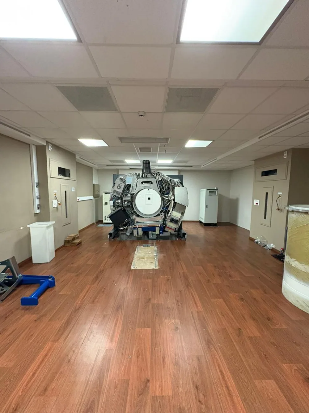 Equipment component in the room after separation — Centre Antoine Lacassagne, France