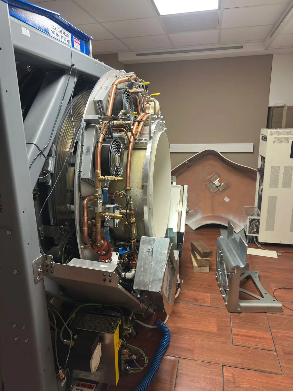 Opened side section of the equipment — Centre Antoine Lacassagne, France