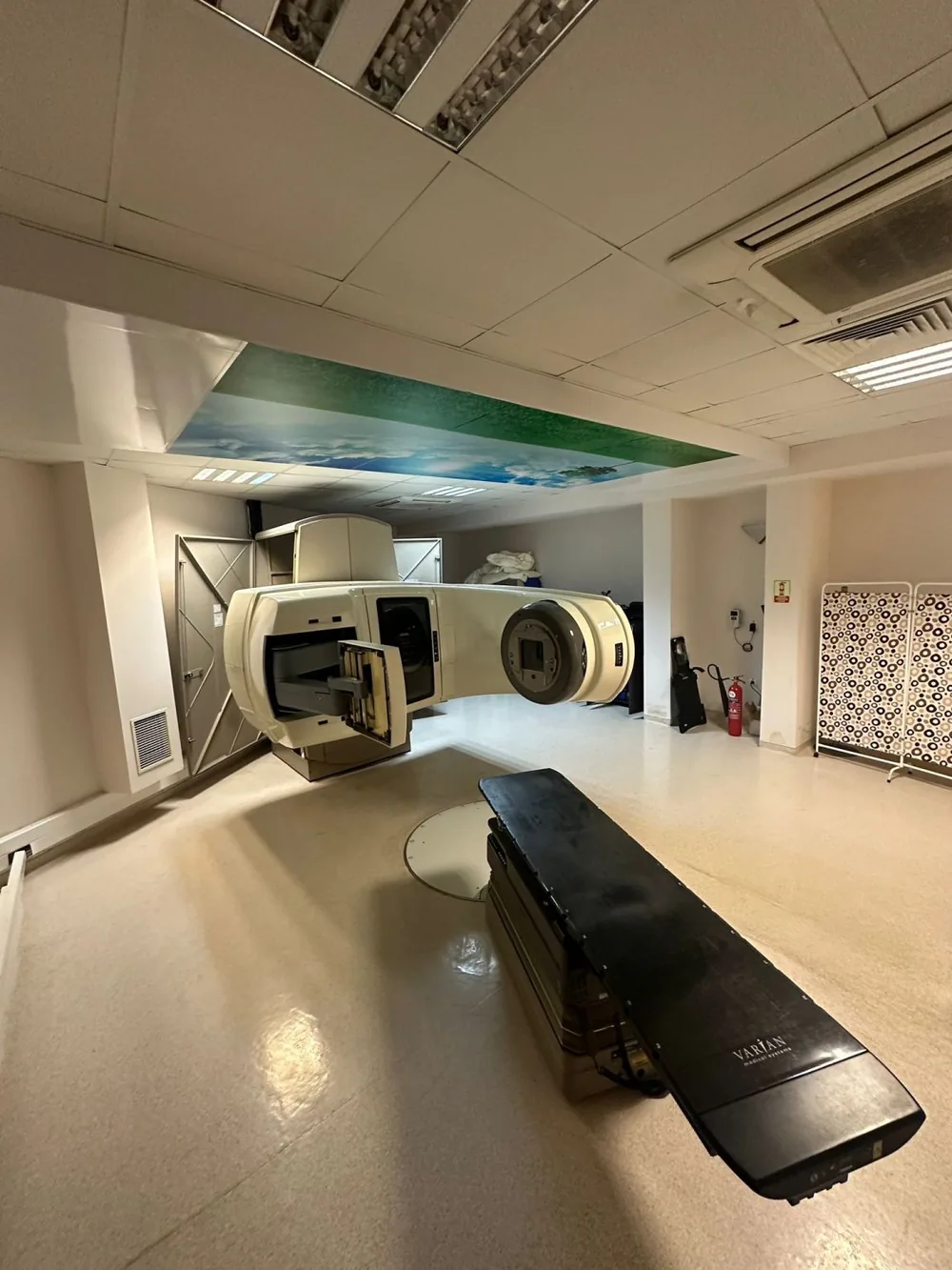 General view of the treatment room before work — Medical Park Gebze Hospital, Kocaeli, Turkey