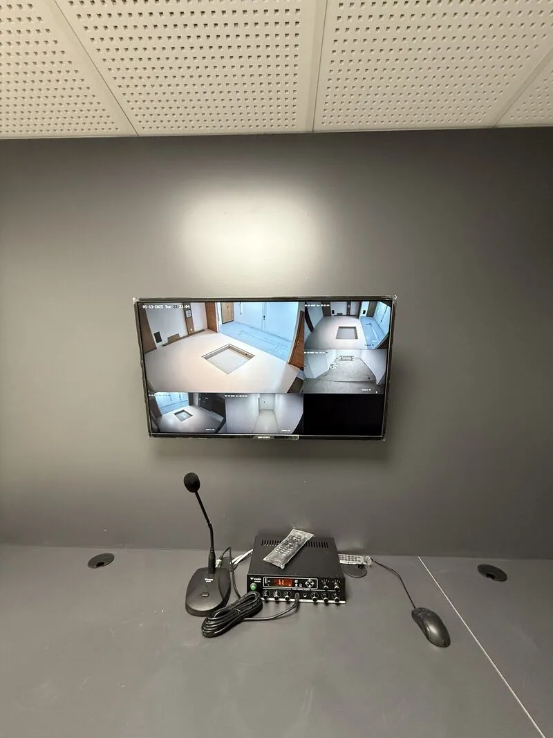 Room camera views on the wall-mounted screen — Beykent, İstanbul