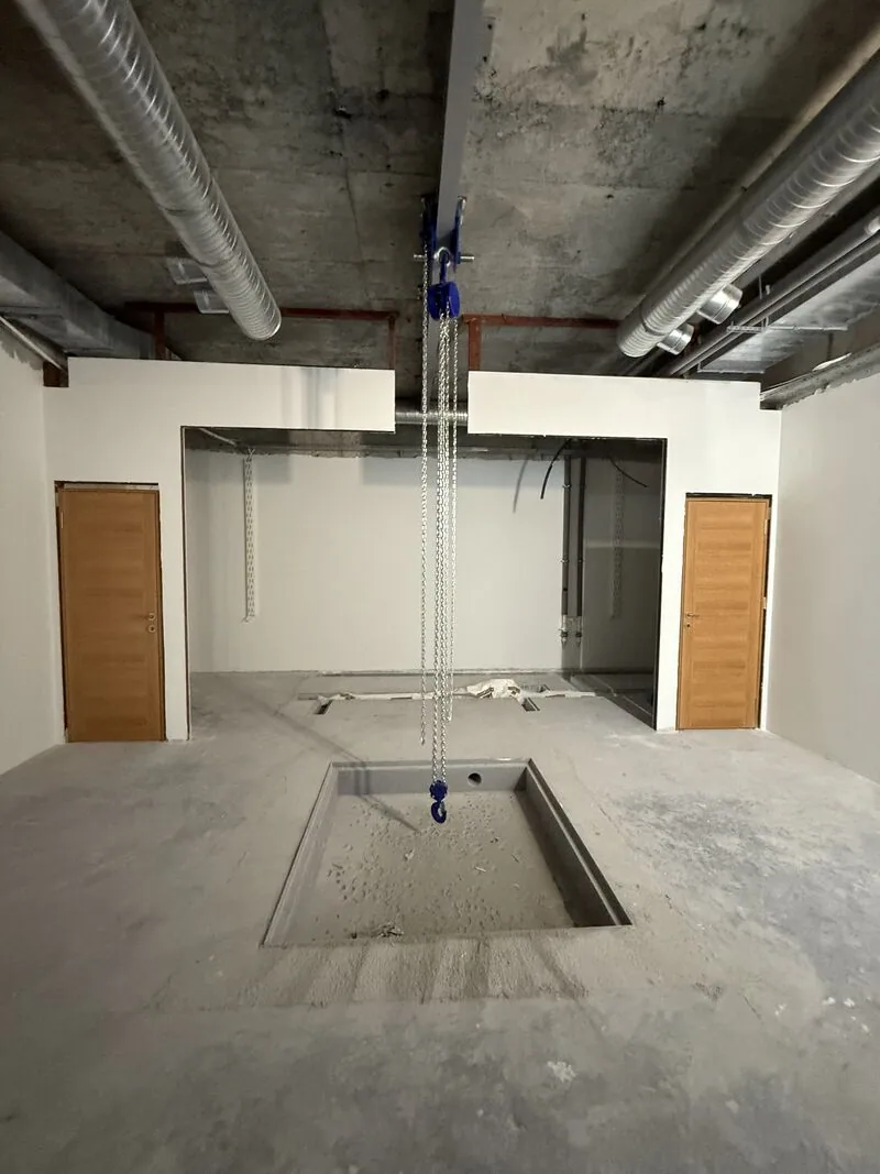 Wall partitions, overhead handling equipment and mounting pit — Beykent, İstanbul