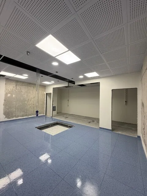 Floor covering and illuminated suspended ceiling — Eskişehir