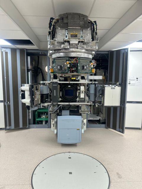 Front view of the LINAC with its covers removed — Argenteuil