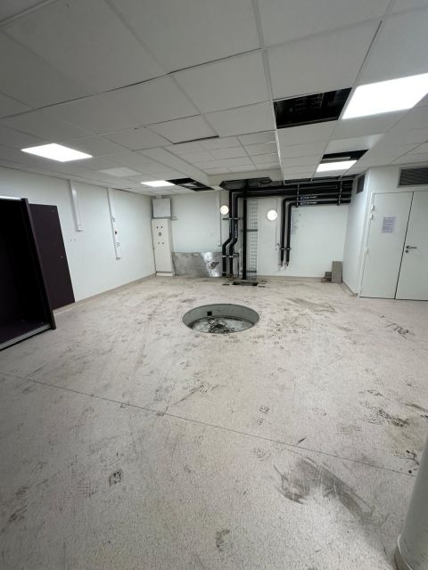 Open equipment mounting pit in the empty treatment room — Argenteuil