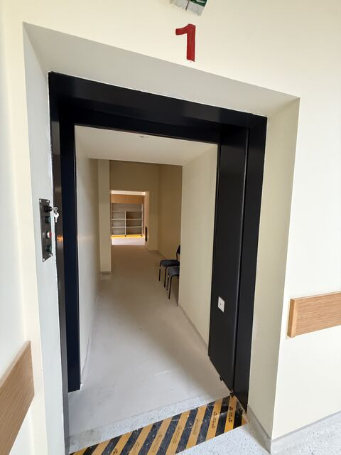 Open treatment-room door and passage into the room — Bursa Uludağ