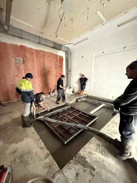 Work on the metal mounting frame in the floor — Bursa Uludağ