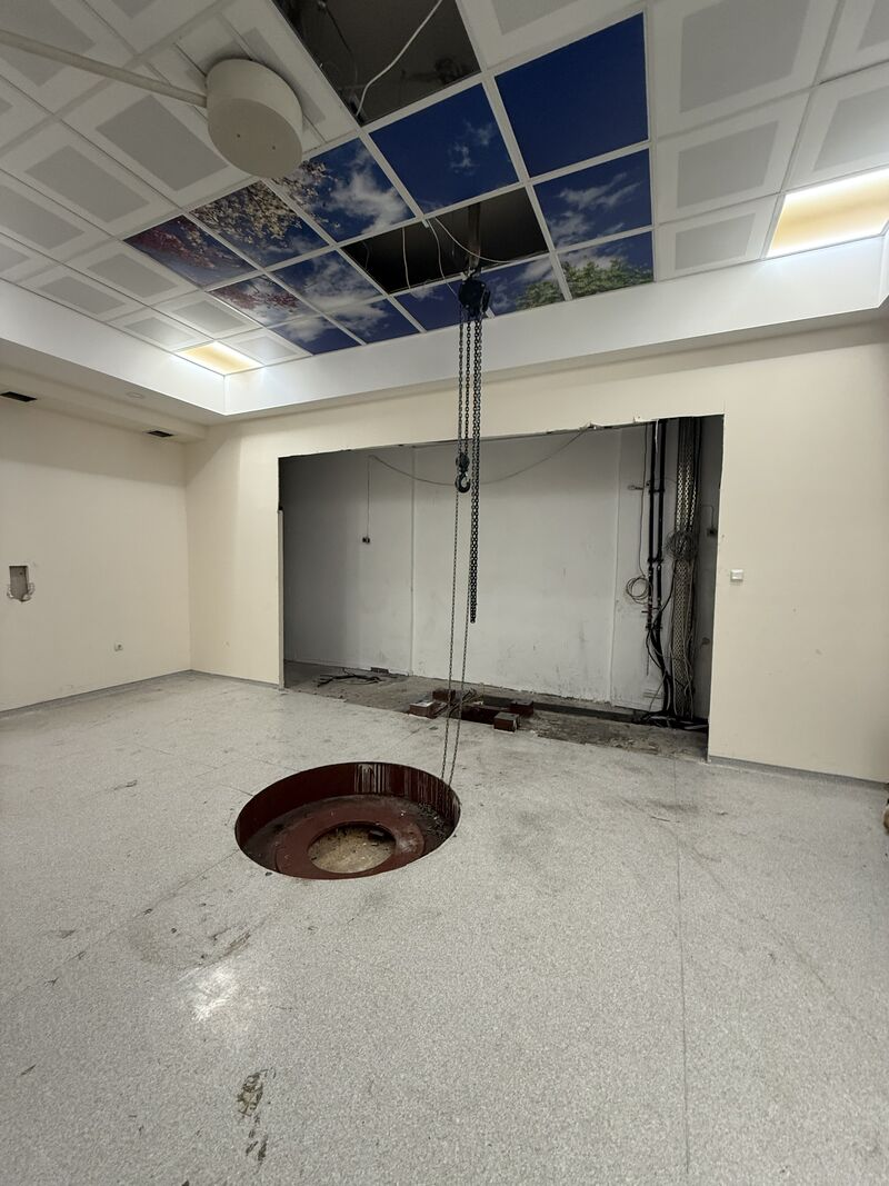 Open equipment mounting pit in the empty treatment room — Bursa Uludağ