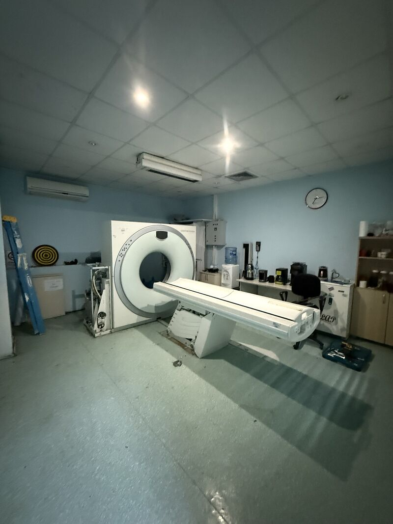 Imaging room with a CT scanner and patient table — Bursa Uludağ