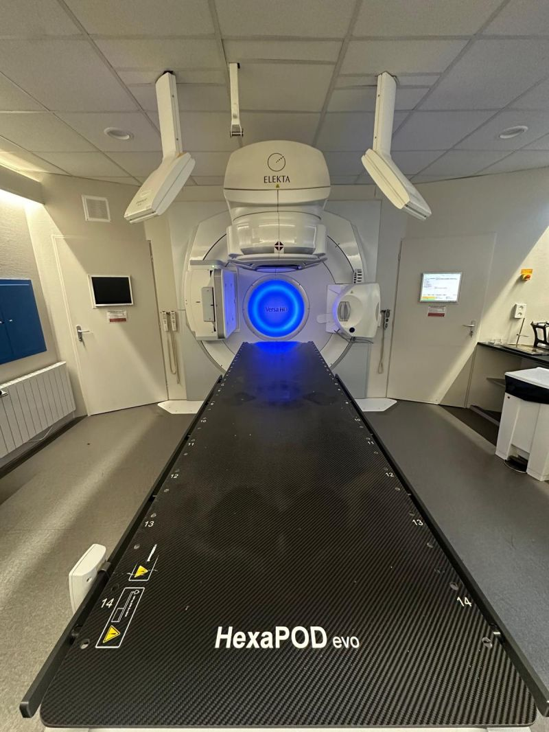 Front view towards the LINAC along the patient table — Dijon