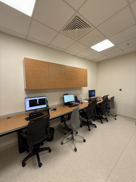 Work area arranged with monitors and chairs — Gaziantep