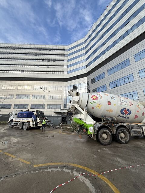 Concrete mixer and work area in front of the hospital — Gaziantep