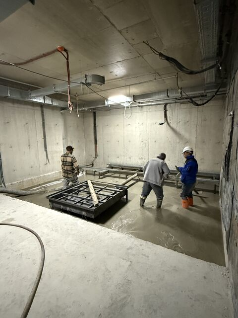 Team working around the floor mounting frame — Gaziantep