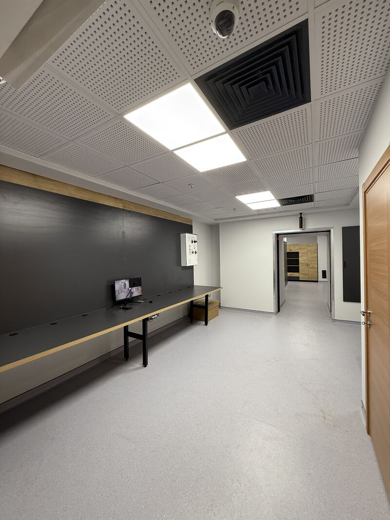 Long work counter in the control area — Rize