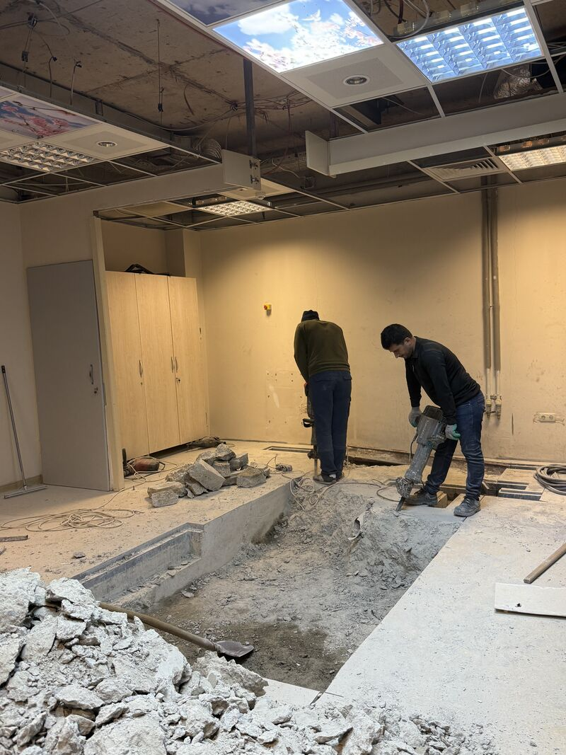 Site work during floor breaking in the equipment area — Rize