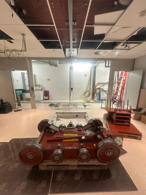 Removed gantry support base on a pallet — Saint-Luc