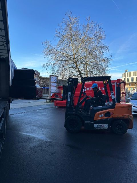 Forklift in the work area outside the hospital — Saint-Luc